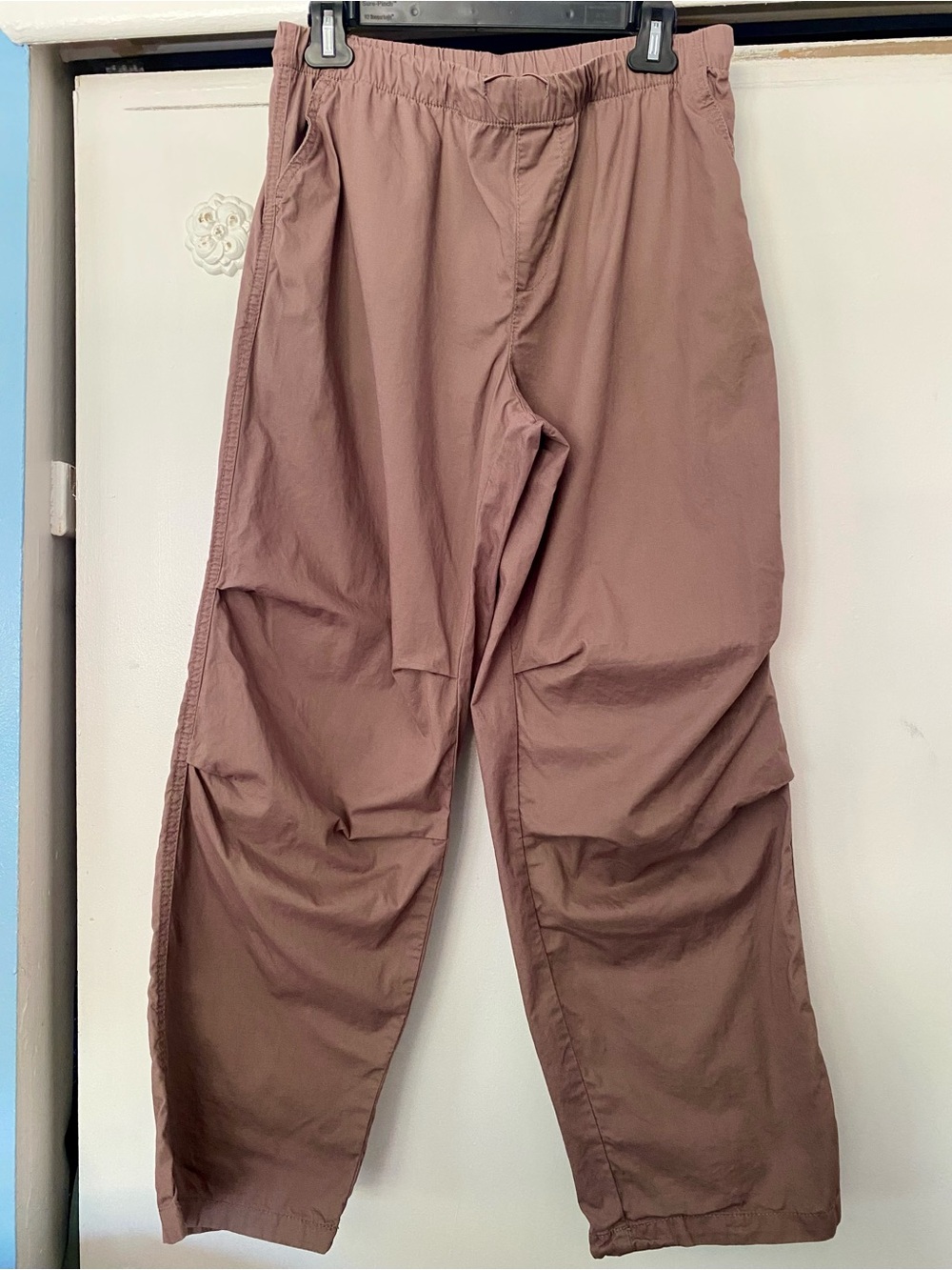 No Boundaries woman’s Dusty Rose Elastic-Waist Chinos